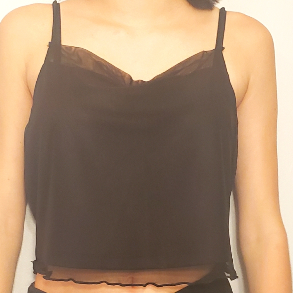 Black cropped tank